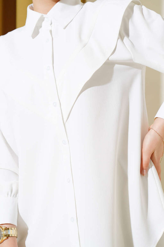 قميص بتفاصيل على شكل حرف V بلون البيج