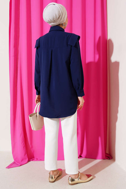 Chemise à détail en V bleu marine