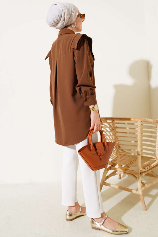 Bluse mit V-Detail in Tabakbraun