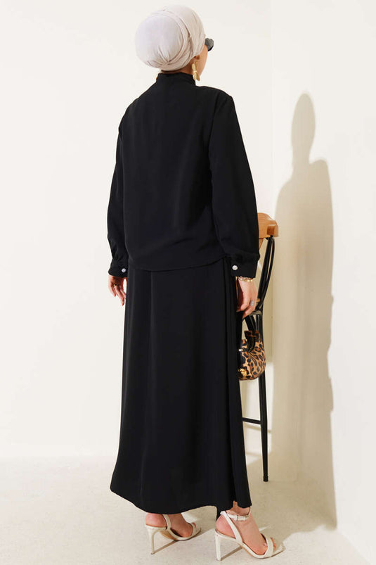 Ensemble deux pièces noir à jupe et coutures en V