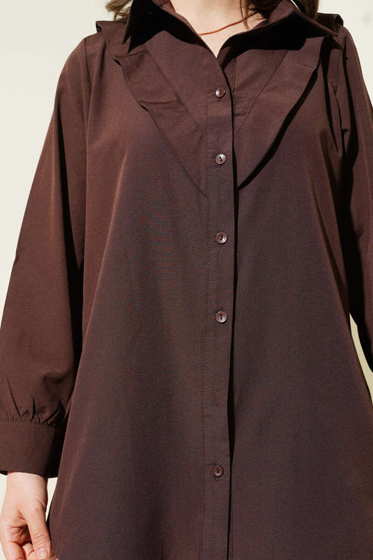 قميص على شكل حرف V بني