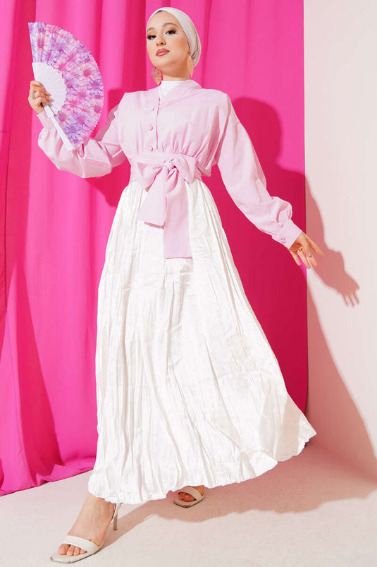 قميص قصير برباط على شكل حرف V باللون الوردي