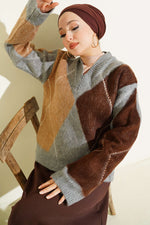 Pull en tricot gris à motif baklava et col en V
