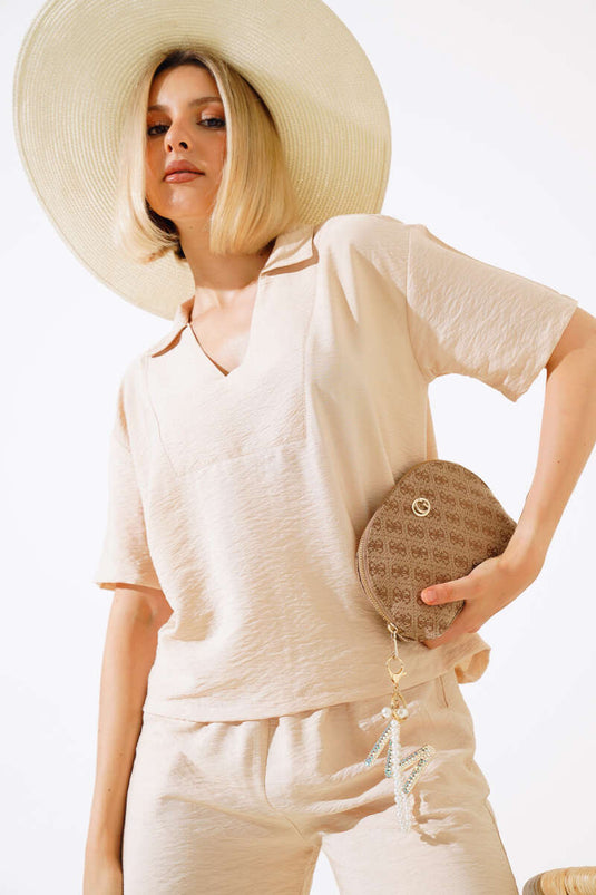 Zweiteiliges Set mit V-Ausschnitt-Bluse in Beige