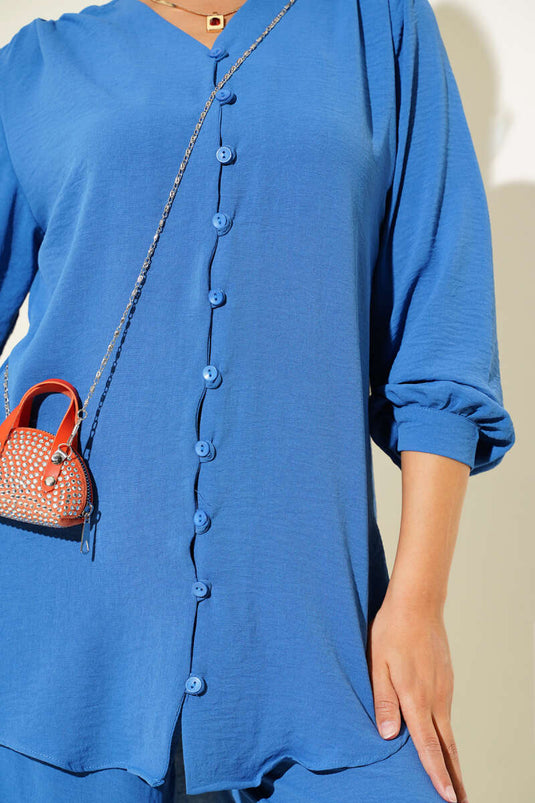 بدلة أيروبين بريطانية من قطعتين بفتحة على شكل حرف V وأزرار باللون النيلي