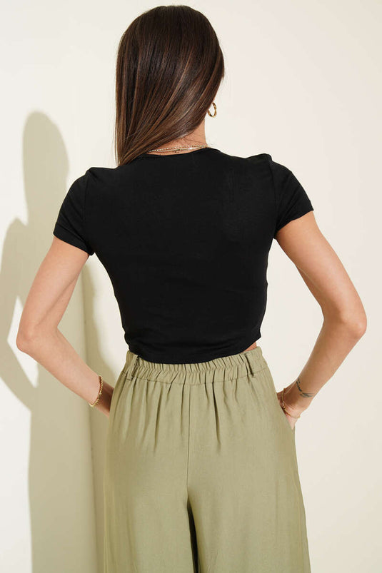 Crop noir à col en V avec dentelle
