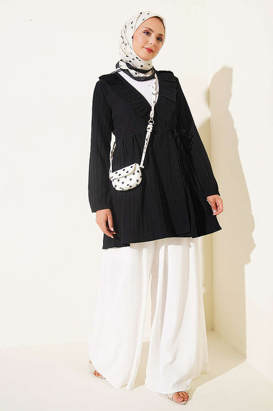 Schwarzer Kimono Mit V-Ausschnitt Und Rüschen