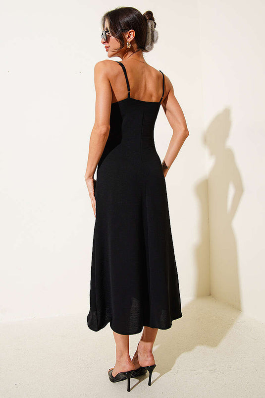 Robe midi noire à bretelles fines et col en V