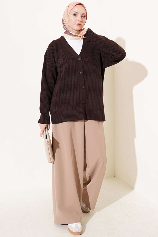 Oversized Strickjacke Mit V-Ausschnitt Und Rippenmuster In Warmem Braun