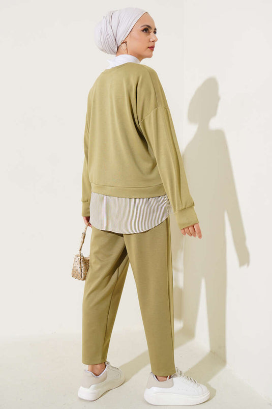 بدلة مكونة من قطعتين مخططة مطبوعة باللون الأخضر اللوزي