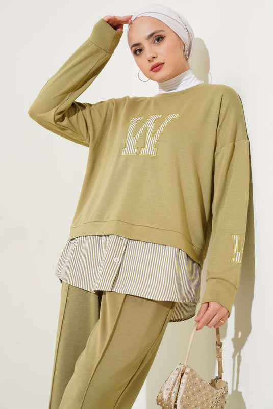 بدلة مكونة من قطعتين مخططة مطبوعة باللون الأخضر اللوزي