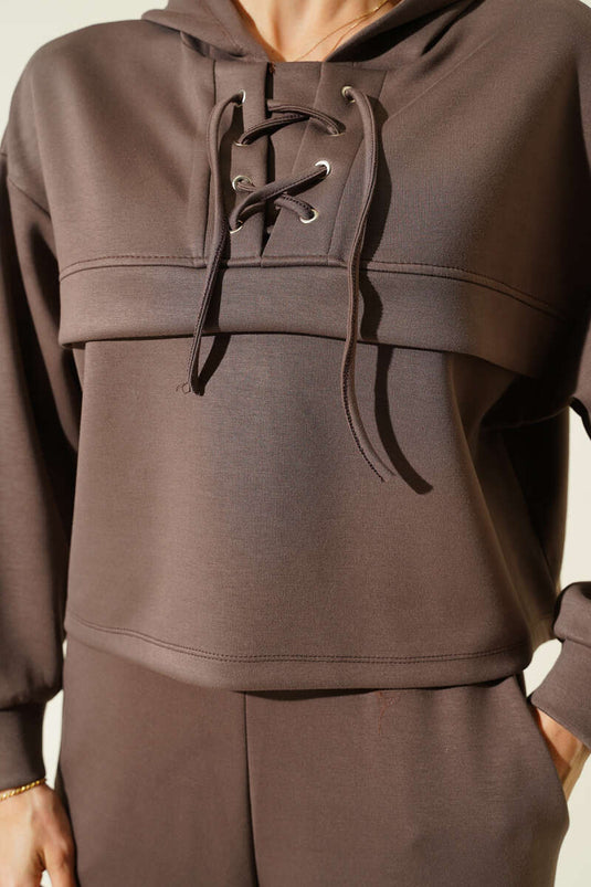 طقم سويتشيرت وبنطلون برباط ياكا بلون فيزون