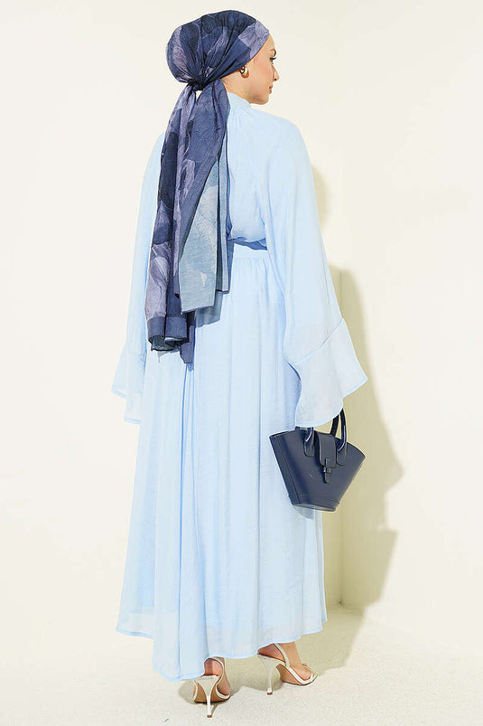 Zweiteiliger Oversize-Anzug mit Rock und Bindeband in Eisblau