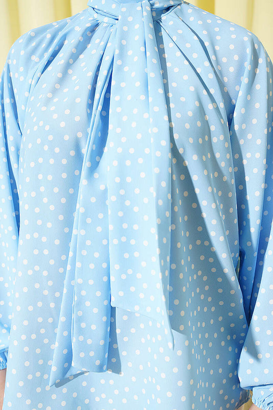 Tunique bleue à pois avec col noué