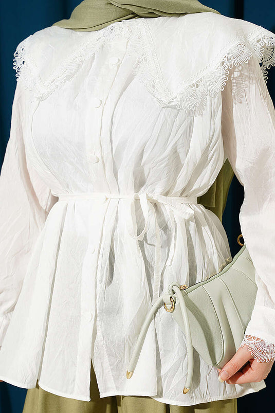 Chemise col marin en dentelle guipure à col montant, couleur écru
