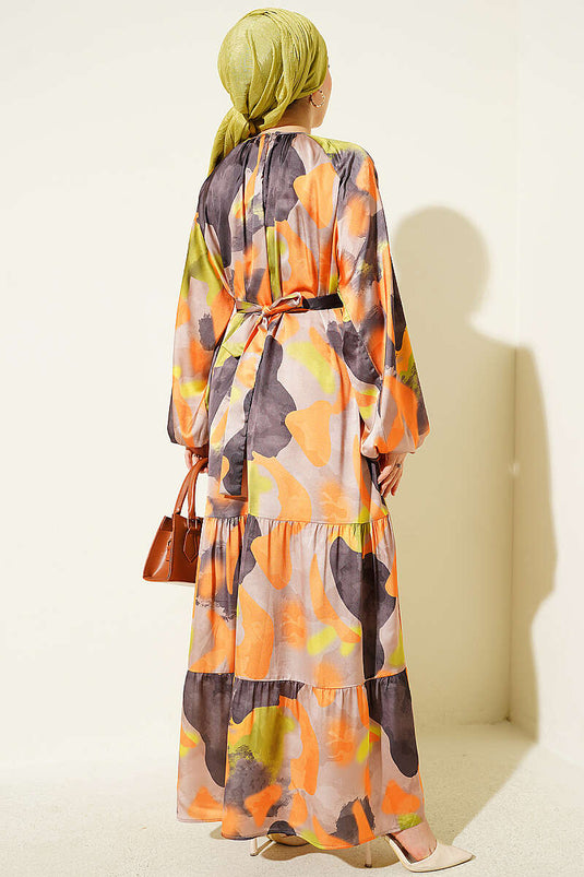 Orangenes Musterkleid Mit Kragen