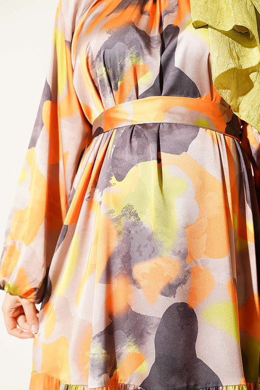 Orangenes Musterkleid Mit Kragen