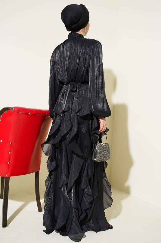 Robe de soirée noire à volants avec col à fronces