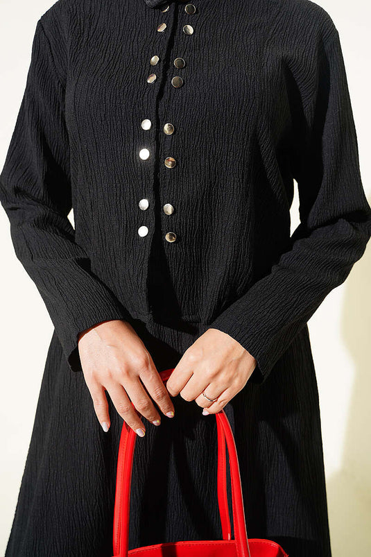 Conjunto De Dos Piezas Negro Con Camisa Con Detalles De Botón Y Falda