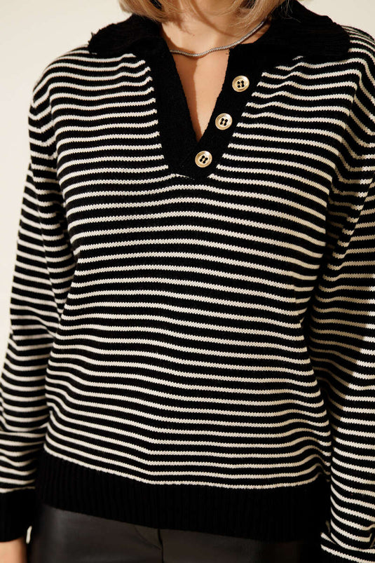 كنزة صوفية سوداء مخططة بياقة بأزرار