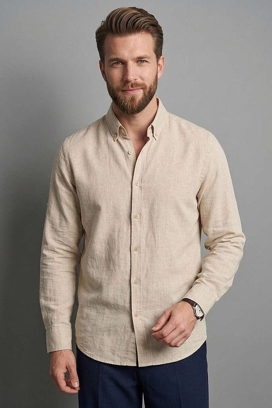 Camicia in lino beige con bottoni sul colletto