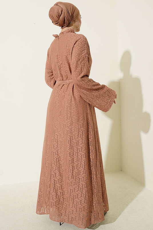 Beige Spitzenkleid Mit Rüschenkragen