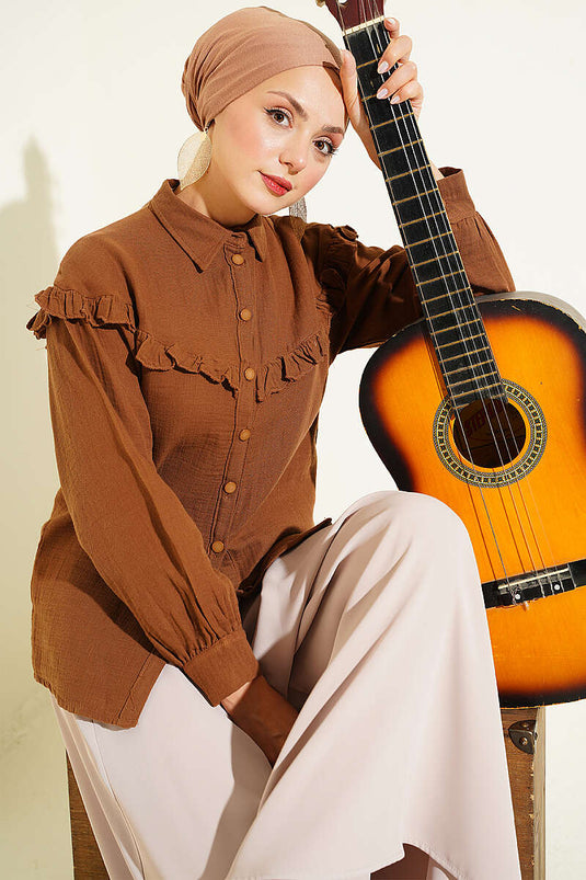 Camisa De Muselina Con Volante En Color Café
