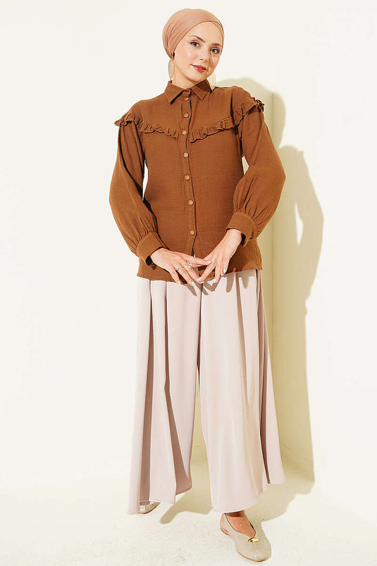 Camisa De Muselina Con Volante En Color Café