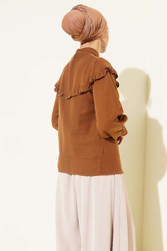 Camisa De Muselina Con Volante En Color Café