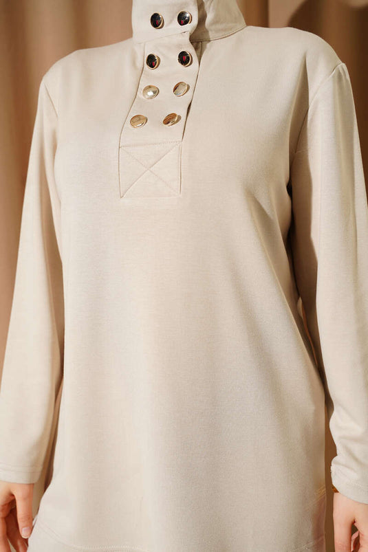 بدلة لويشا من قطعتين بياقة وأزرار ذهبية، لون بيج