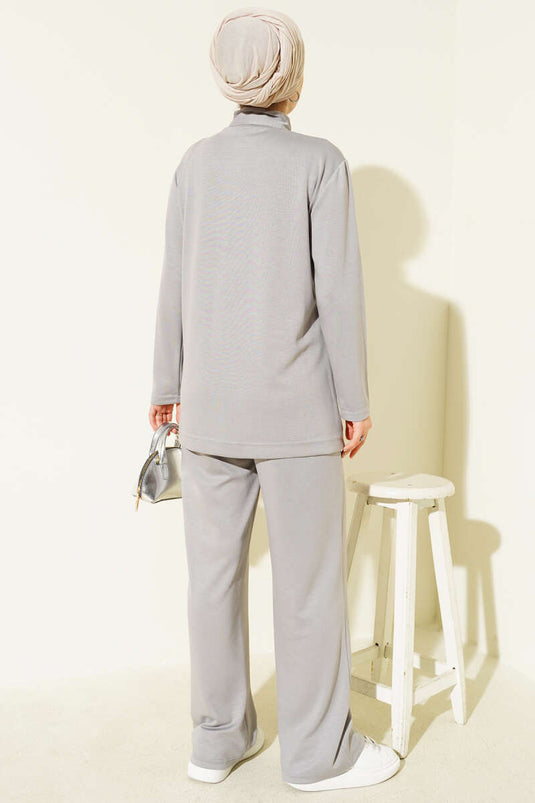 Zweiteiliger Anzug „Loysha“ mit goldfarbenem Kragen und Knöpfen, Grau