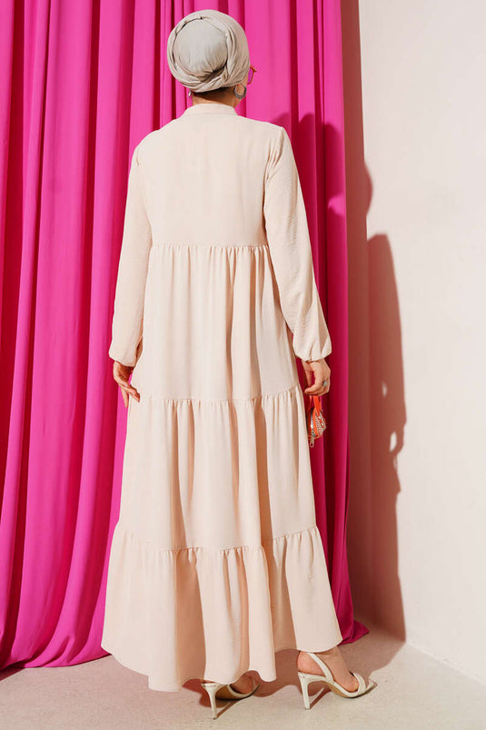 فستان بيج متعدد الطبقات مع ياقة وتفاصيل دانتيل