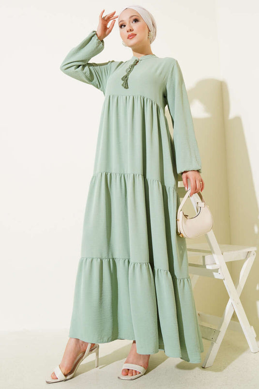 Robe superposée avec col et détails en dentelle, vert amande