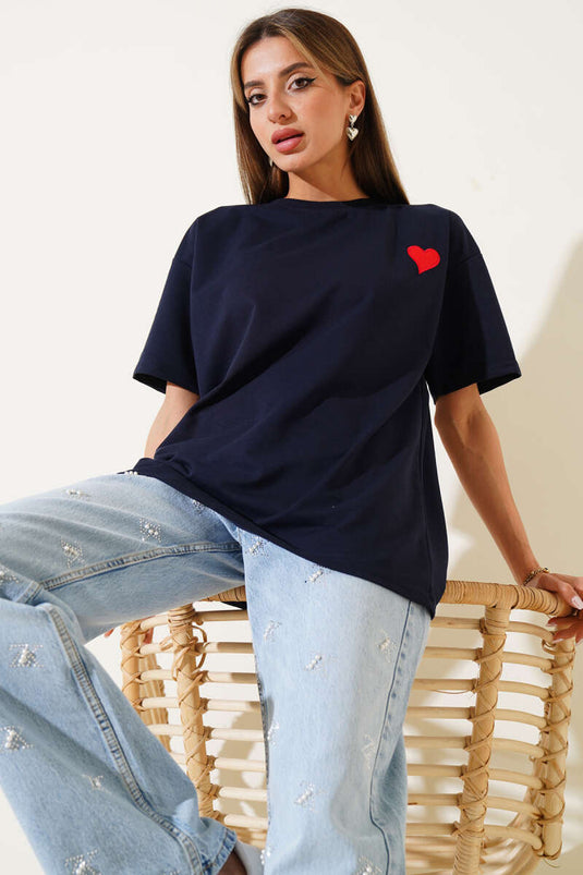 Lässiges T-Shirt mit herzförmiger Stickerei am Kragen, Marineblau