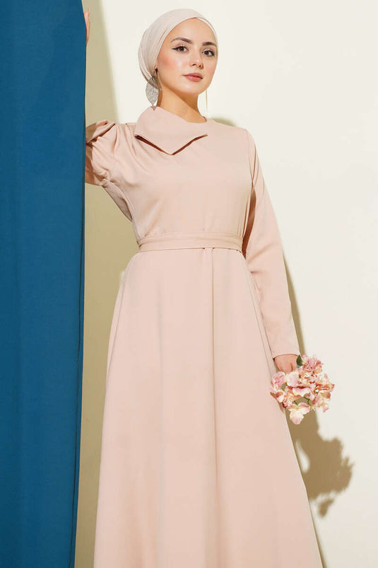 Yaka Parça Detaylı Abiye Elbise Bej