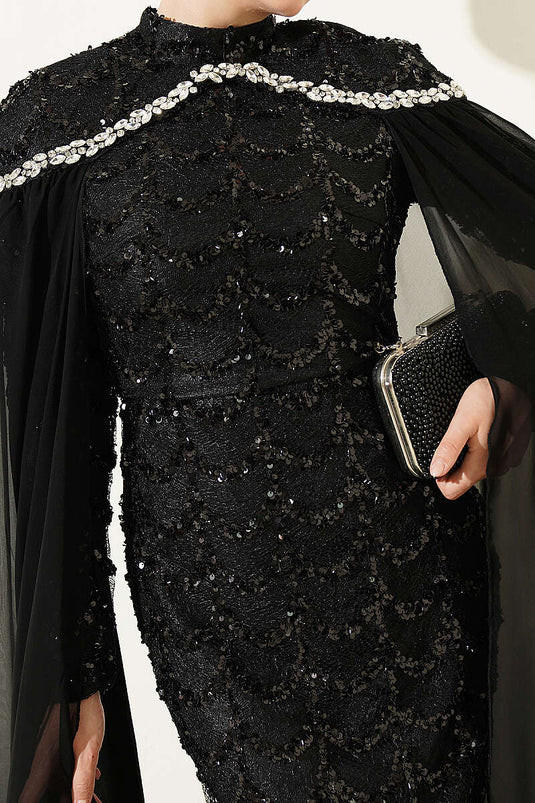 Abito Da Sera Nero Con Mantella E Collo Decorato Con Perline