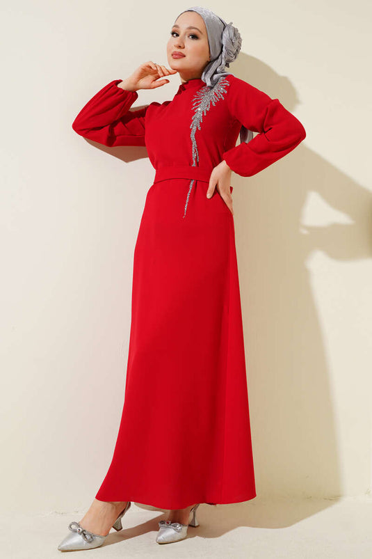 Robe ceinturée à col en pierre rouge