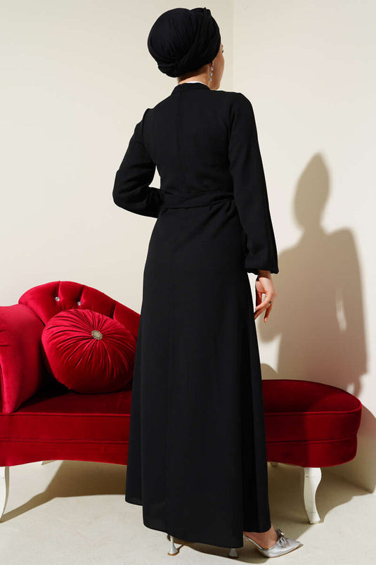 Robe ceinturée à col en pierre noire