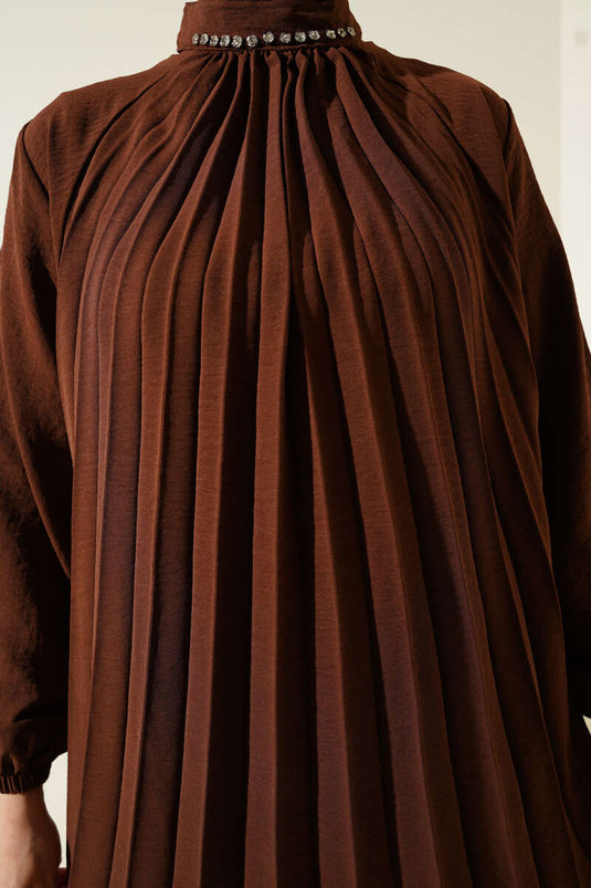 طقم تونيك مطوي من قطعتين مع طوق حجري، بني