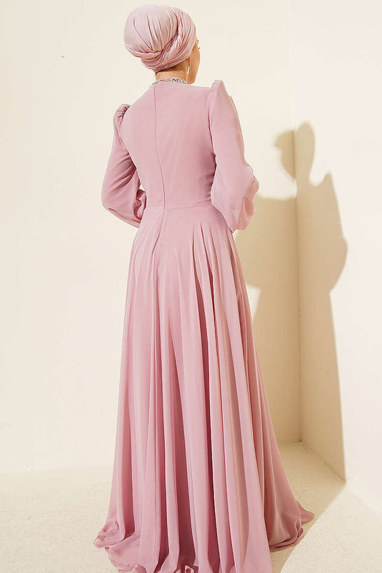 Robe de soirée en chiffon avec col et taille ornés de pierres, couleur poudre