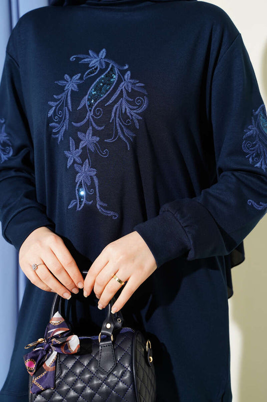 Tunique Loyşa bleu marine avec col et manches brodés à paillettes