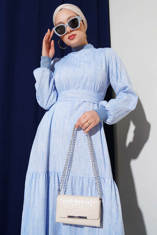 Blaues Kleid mit geripptem Kragen und Bündchen