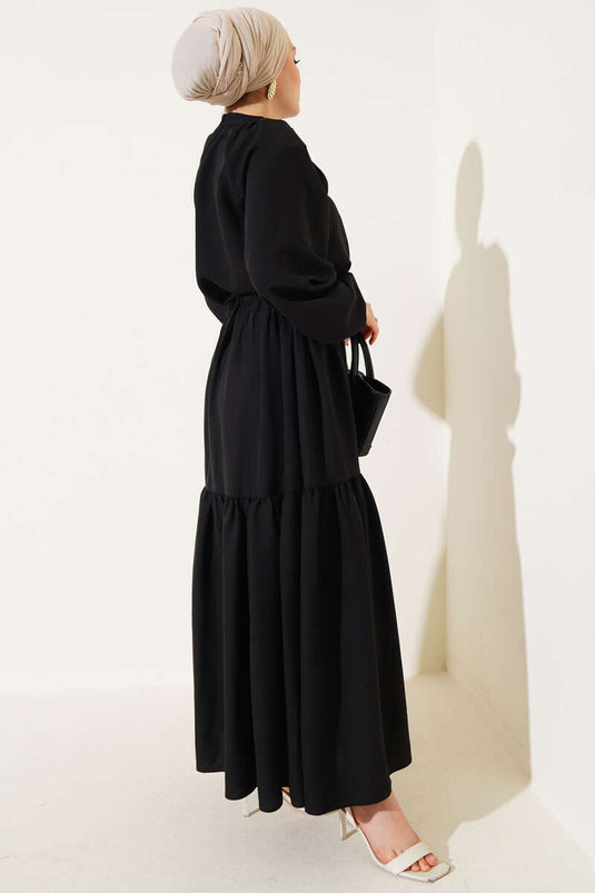 بدلة سوداء من قطعتين بياقة مجمعة وتنورة