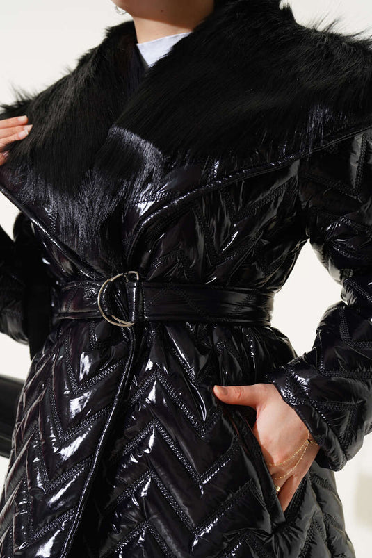 معطف لامع مع طوق فرو أسود