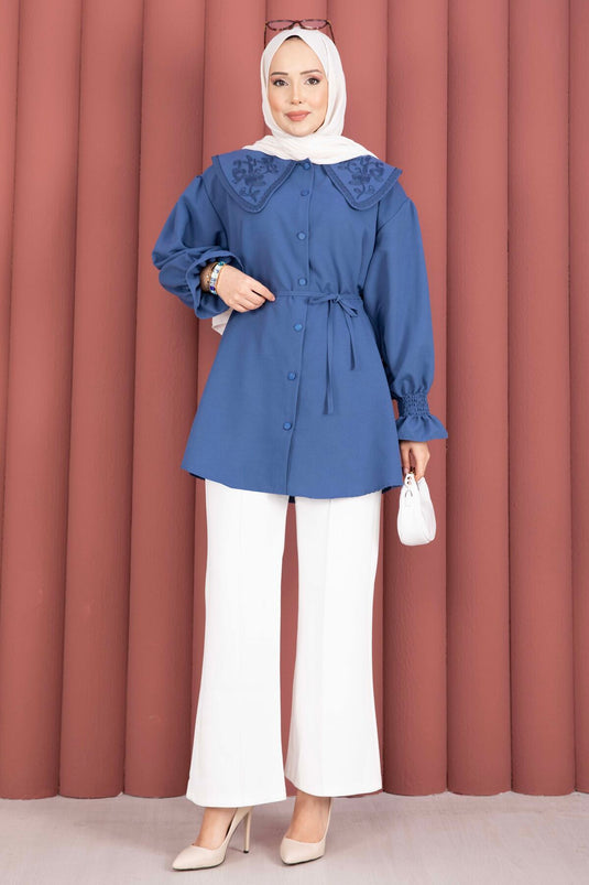Tunique indigo avec col brodé et ceinture à nouer