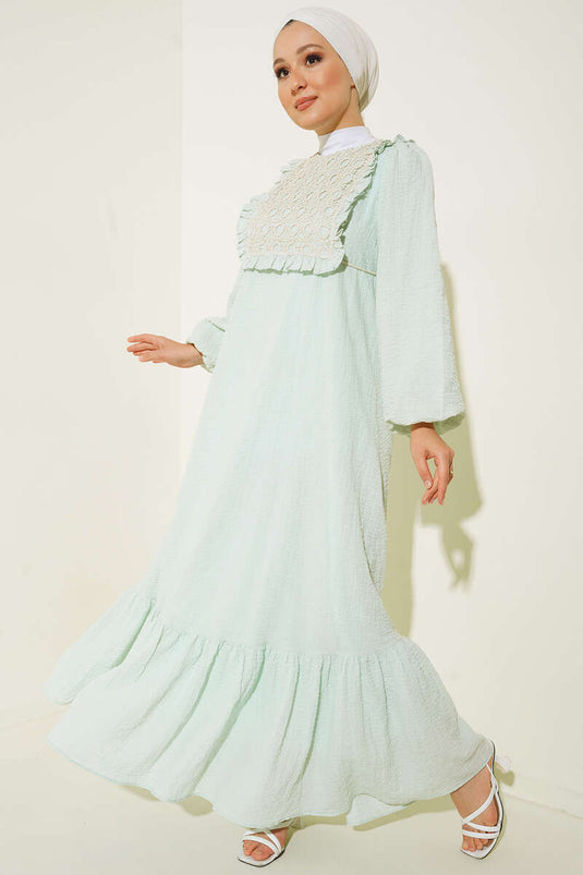 Robe avec détail de tablier tricoté sur le col, vert aqua