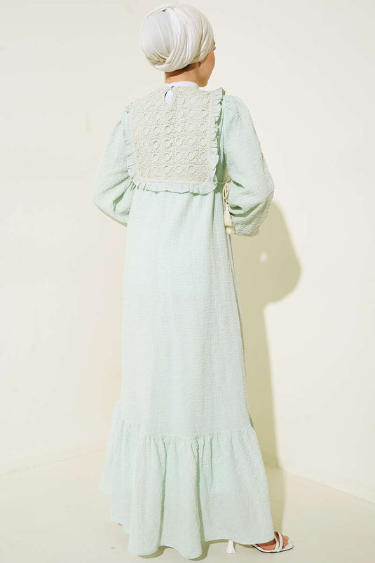 Robe avec détail de tablier tricoté sur le col, vert aqua