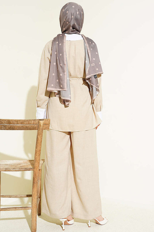 Ensemble Deux Pièces Beige avec Col Orné de Pierres et Boutons Cachés