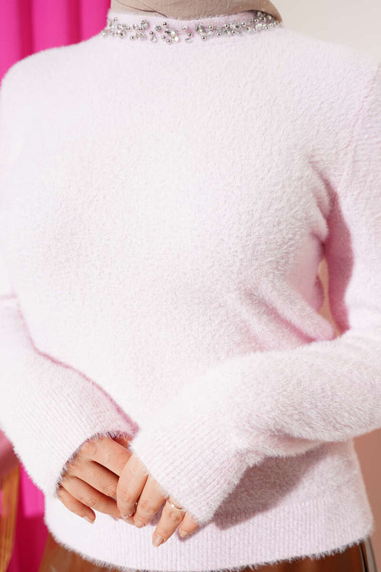 Pull à col orné de pierres avec bordure côtelée rose