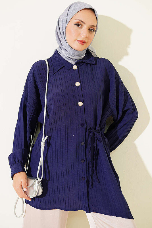 Camisa De Rayas Azul Marino Con Detalle De Lazo